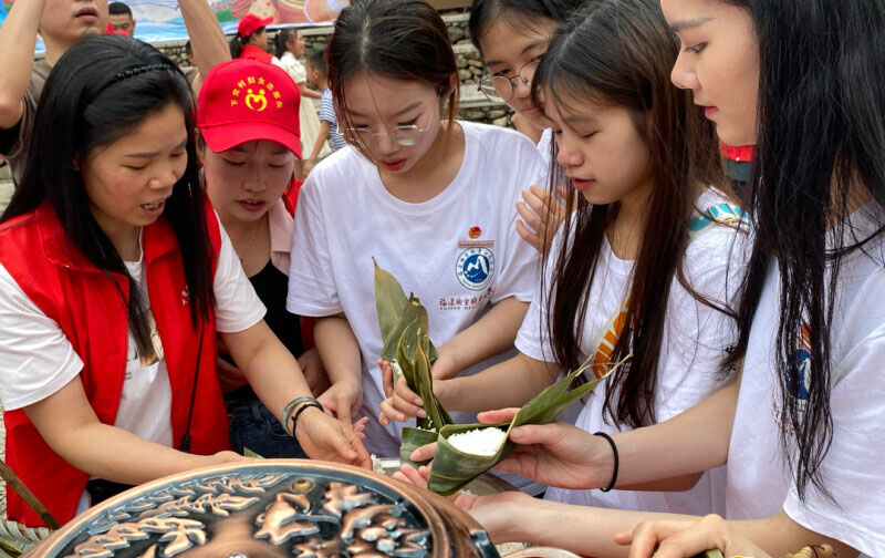 閩衛(wèi)院學(xué)子三下鄉(xiāng)：傳承端午文化，筑牢文化自信