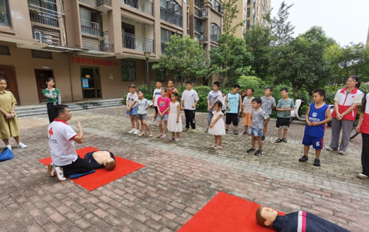 湖文學(xué)子三下鄉(xiāng)：學(xué)習(xí)防溺水知識，呵護(hù)兒童成長