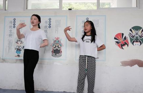 “喻夢同行 筑夢未來”志愿服務隊聯(lián)合紅巖寺民族小學