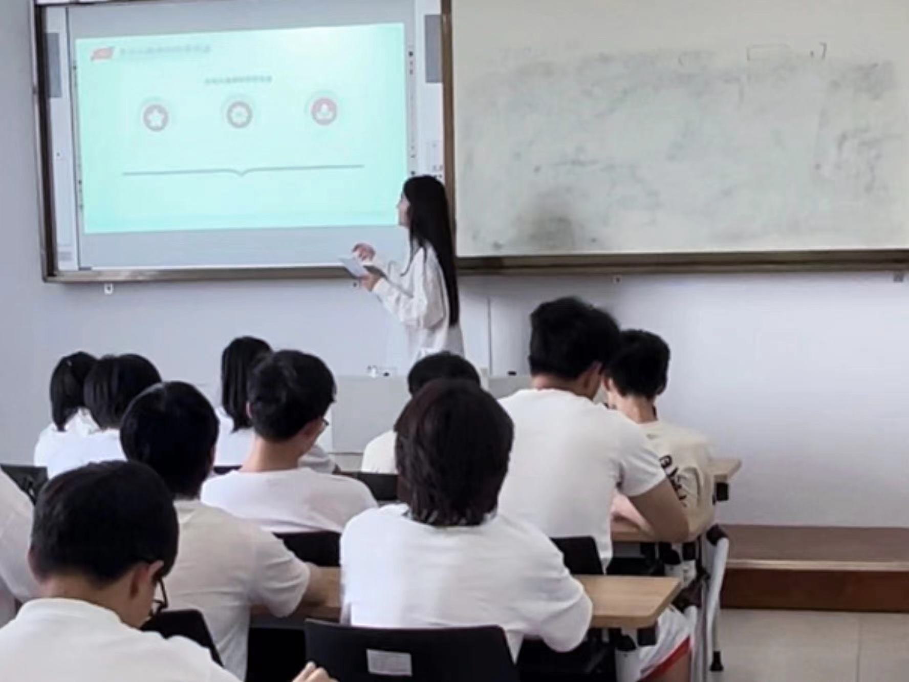 浙郵學(xué)子三下鄉(xiāng)：傳承紅色基因，綻放青春的炫麗之花