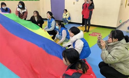 商學院開展“愛不孤獨，益起童行”志愿活動
