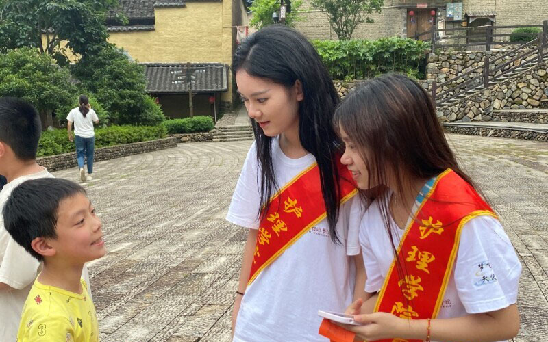 閩衛(wèi)院學(xué)子三下鄉(xiāng)：下黨義診守健康，重溫紅色記憶，筑牢信仰