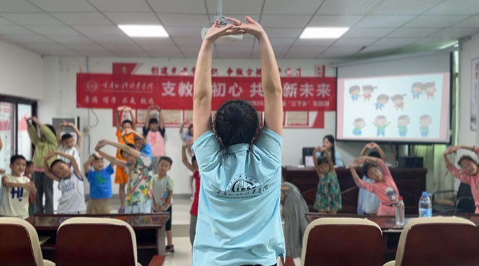 重外學子三下鄉(xiāng)：共舞紅星閃耀 傳承紅色經典