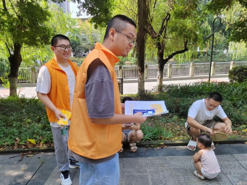 暑假“三下鄉(xiāng)”活動：大學(xué)生深入社區(qū)，調(diào)研居民生活實(shí)況