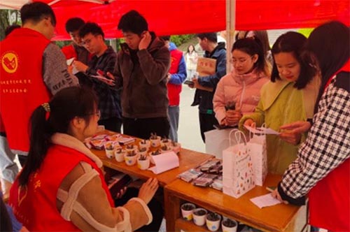 保護環(huán)境山河美，持續(xù)發(fā)展家園興
