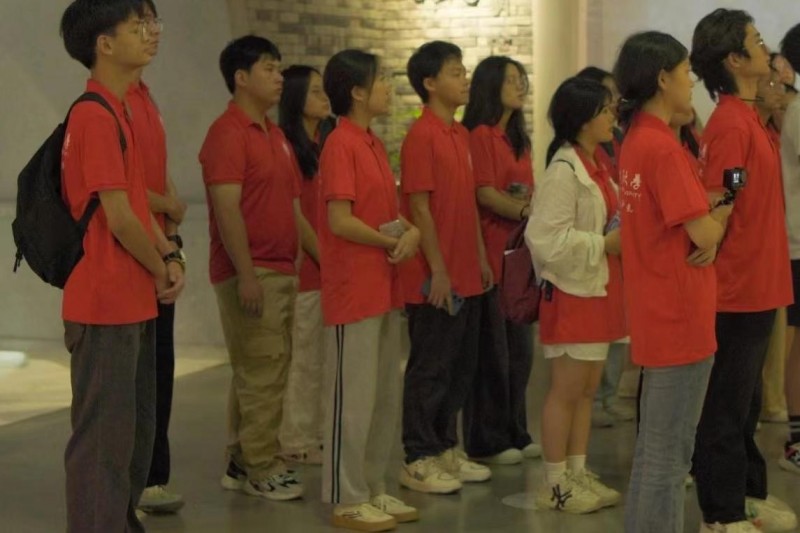 西南石油大學(xué)外國(guó)語學(xué)院“枝繁·簡(jiǎn)心向陽實(shí)踐隊(duì)”赴簡(jiǎn)陽市龍溪村開展“扎根鄉(xiāng)農(nóng)，智