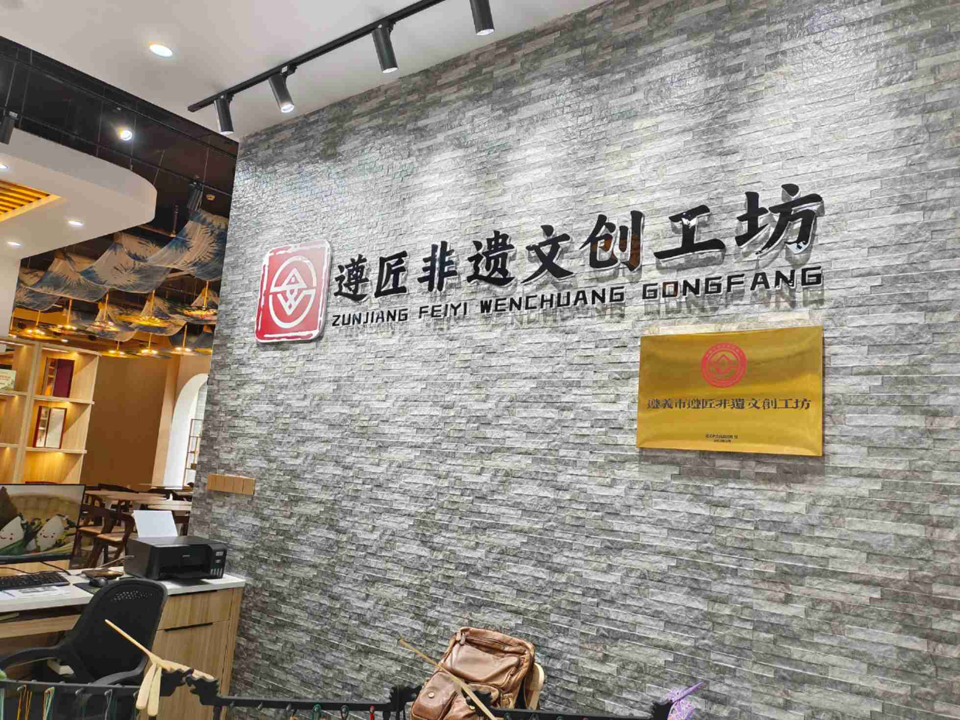 團(tuán)結(jié)之花處綻放，民族之情久流長