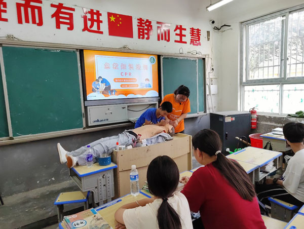 急救知識(shí)進(jìn)校園，為生命套一根安全繩