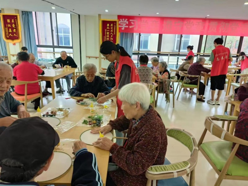 “綻放夕陽之花，簇簇人間溫情” ——安徽信息工程學(xué)院管理工程學(xué)院實(shí)踐團(tuán)
