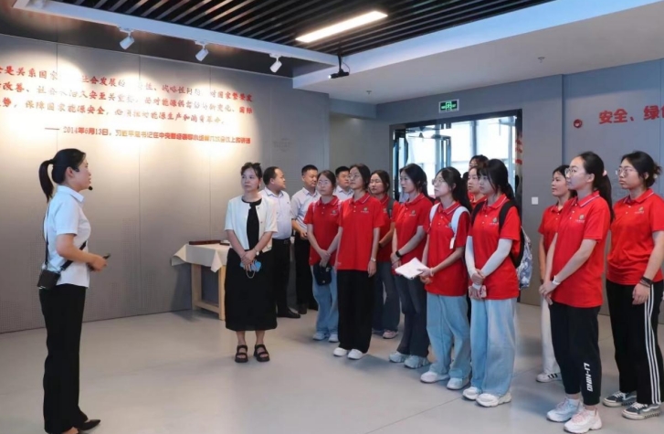 西安科技大學(xué)學(xué)子三下鄉(xiāng)-- 走進(jìn)涼水井煤礦，探索能源發(fā)展