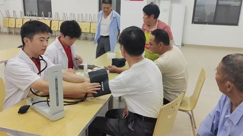 敬老愛(ài)老，溫情相伴