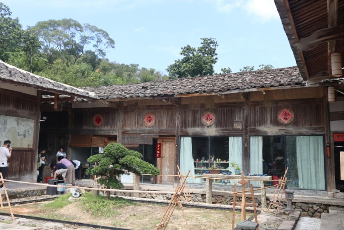 重慶人文重慶人文科技學(xué)院 | 谷倉(cāng)畫(huà)院——深山里助力