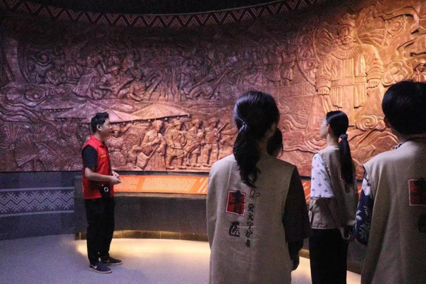 佛山科學(xué)技術(shù)學(xué)院學(xué)子三下鄉(xiāng)：探尋瑤鄉(xiāng)文化，感悟民族團(tuán)結(jié)