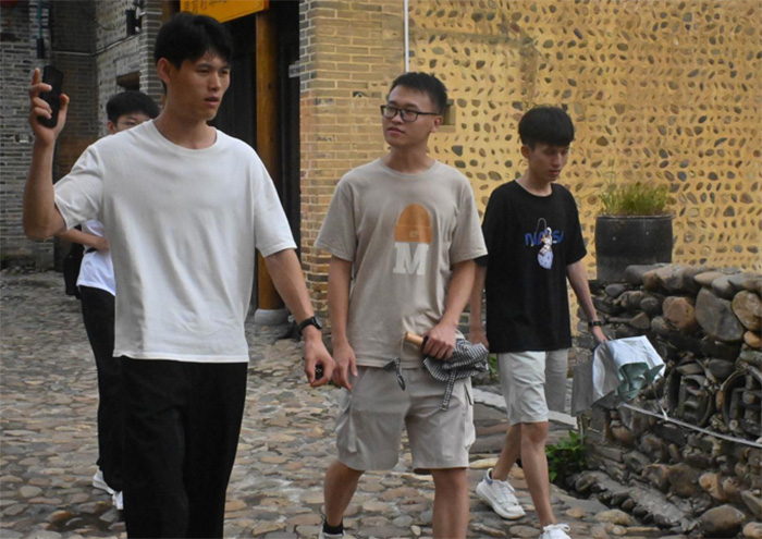 青年楊帆擎大任，悠悠鄉(xiāng)愁歌未央