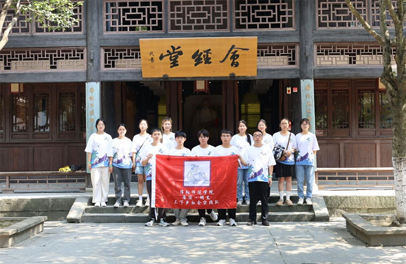賡續(xù)優(yōu)秀傳統(tǒng)文化，爭(zhēng)做新時(shí)代新青年