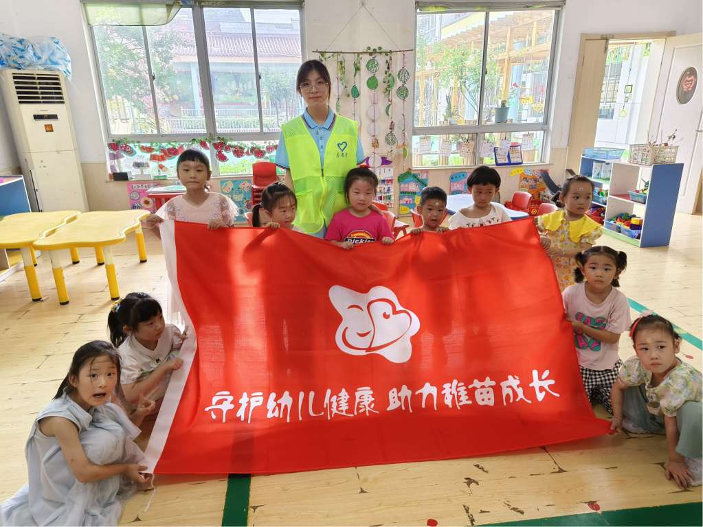 江蘇衛(wèi)生健康職業(yè)學(xué)院學(xué)子三下鄉(xiāng)：繪本宣講，助力幼兒心理健康成長