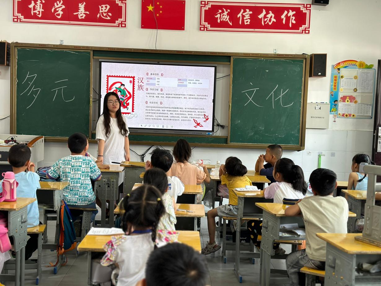 “多元文化共融，領(lǐng)略民族風采”——武昌理工學院云夢書韻志愿服務(wù)隊開展多元文化課