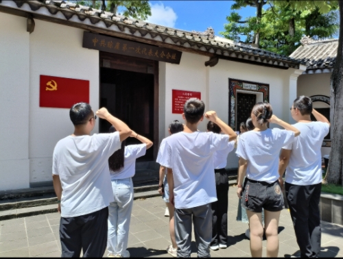 “瓊州潮涌，奮楫前行”研究生暑期社會(huì)實(shí)踐團(tuán)隊(duì)赴海南開