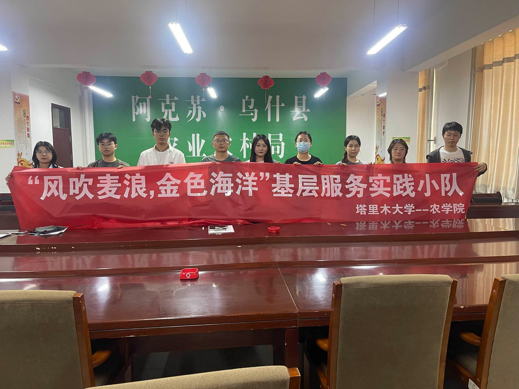 走基層，入鄉(xiāng)田，愛農(nóng)助農(nóng)為人民（一）