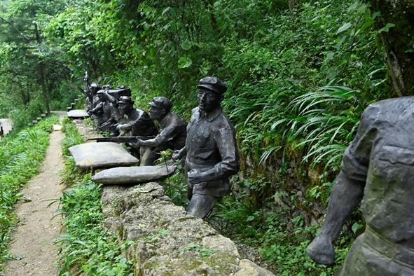 南郵學(xué)子三下鄉(xiāng)：邁雄關(guān)漫漫，感鐵骨錚錚