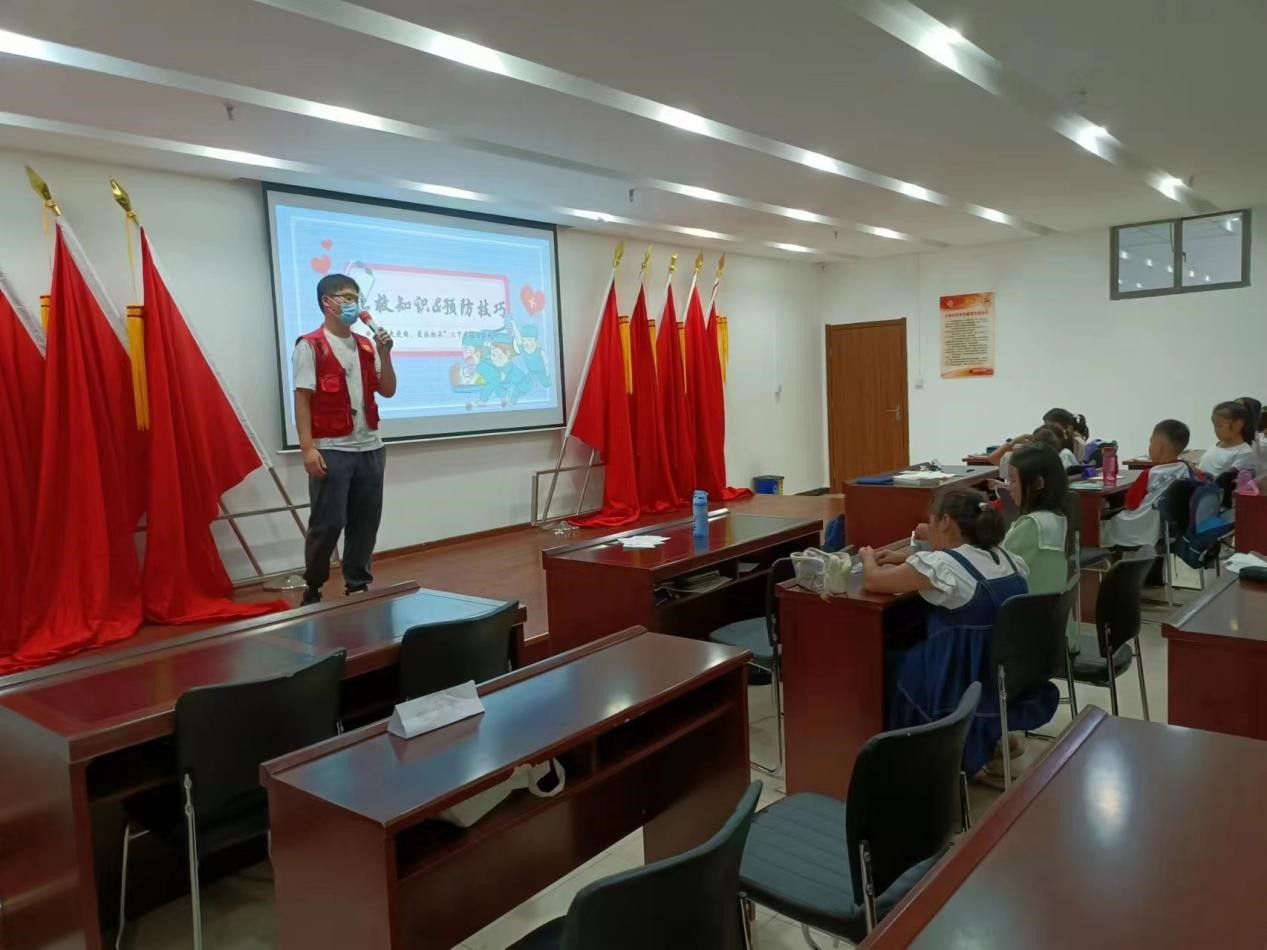 普及急救和傳染病知識(shí)，為孩子們的健康成長(zhǎng)保駕護(hù)航