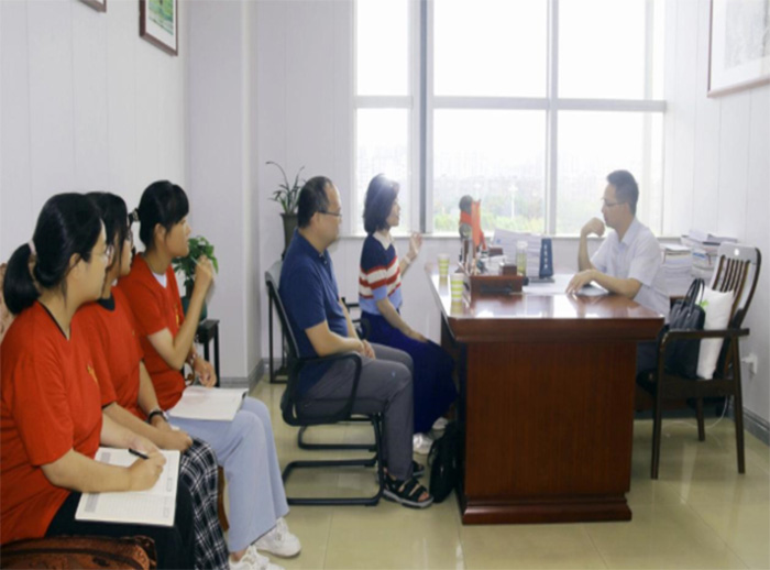 【新聞稿】鄭大學(xué)子三下鄉(xiāng)：青春永駐大別山，紅色基因代代